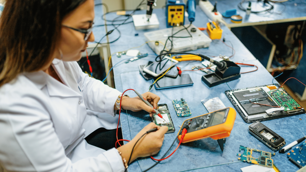 Hands-on Mobile Repair Course focused on real-world troubleshooting & technical skills.